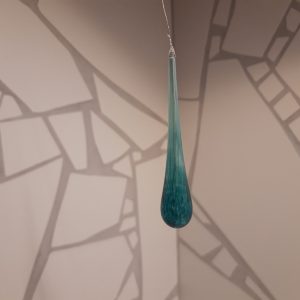 Glasdroppe, grönblå ca 13cm lång