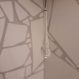 Glasdroppe, klarglas ca 13cm lång
