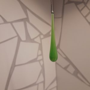 Glasdroppe, ljusgrön ca 13cm lång