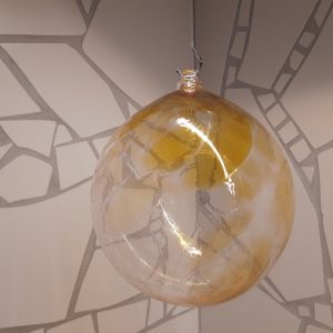 Glaskula, bärnsten, spräcklig ca 9cm i diameter