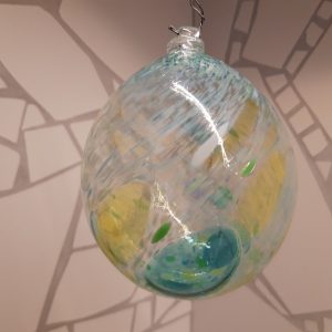 Glaskula, blågrön, spräcklig ca 9cm i diameter