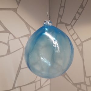 Glaskula, blågrön, optiska ränder ca 9cm i diameter