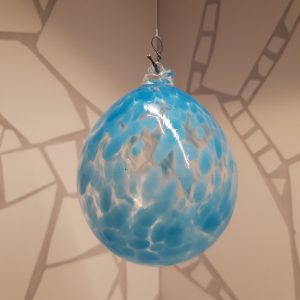 Glaskula, blågrön, spräcklig ca 9cm i diameter