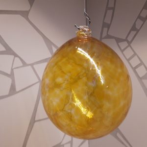 Glaskula, brungul bärnsten ca 7cm i diameter
