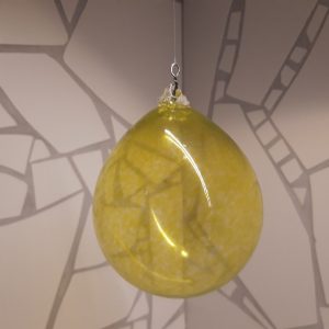 Glaskula, gul bärnsten ca 7cm i diameter