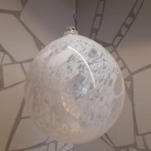 Glaskula, vit, spräcklig ca 7cm i diameter